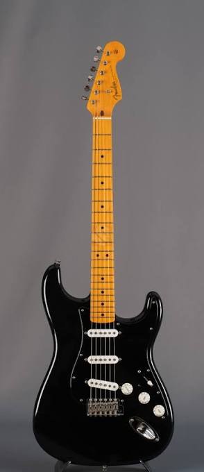 FENDER Mexican Standard Stratocaster Electric Guitar