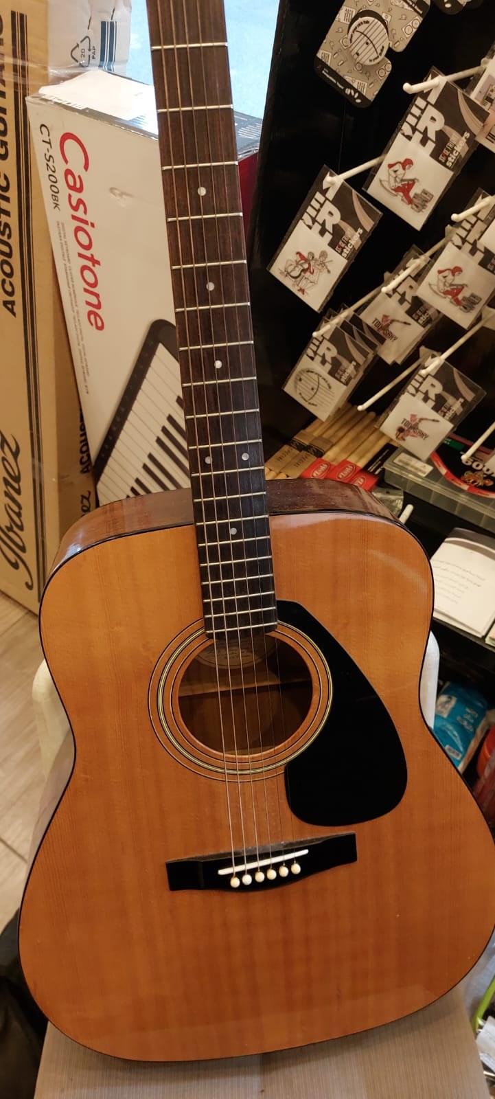 YAMAHA FG400 GUITAR W- CASE