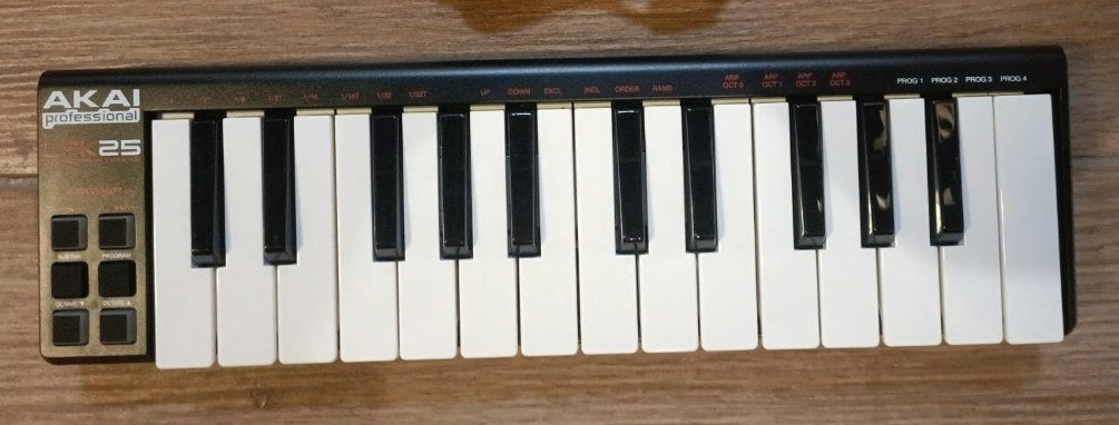 Akai lpk25