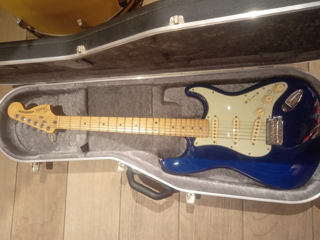 Fender Mexican deluxe SSS Mystic BLue 