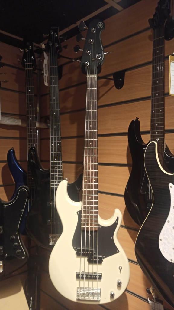 Yamaha BB235 BB-Series 5-String Bass Guitar, Vintage White