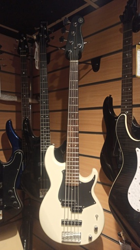 [541328990126] Yamaha BB235 BB-Series 5-String Bass Guitar, Vintage White